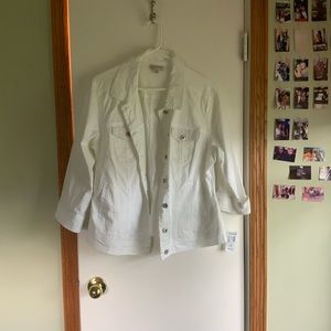 Whit jean jacket with lace detail